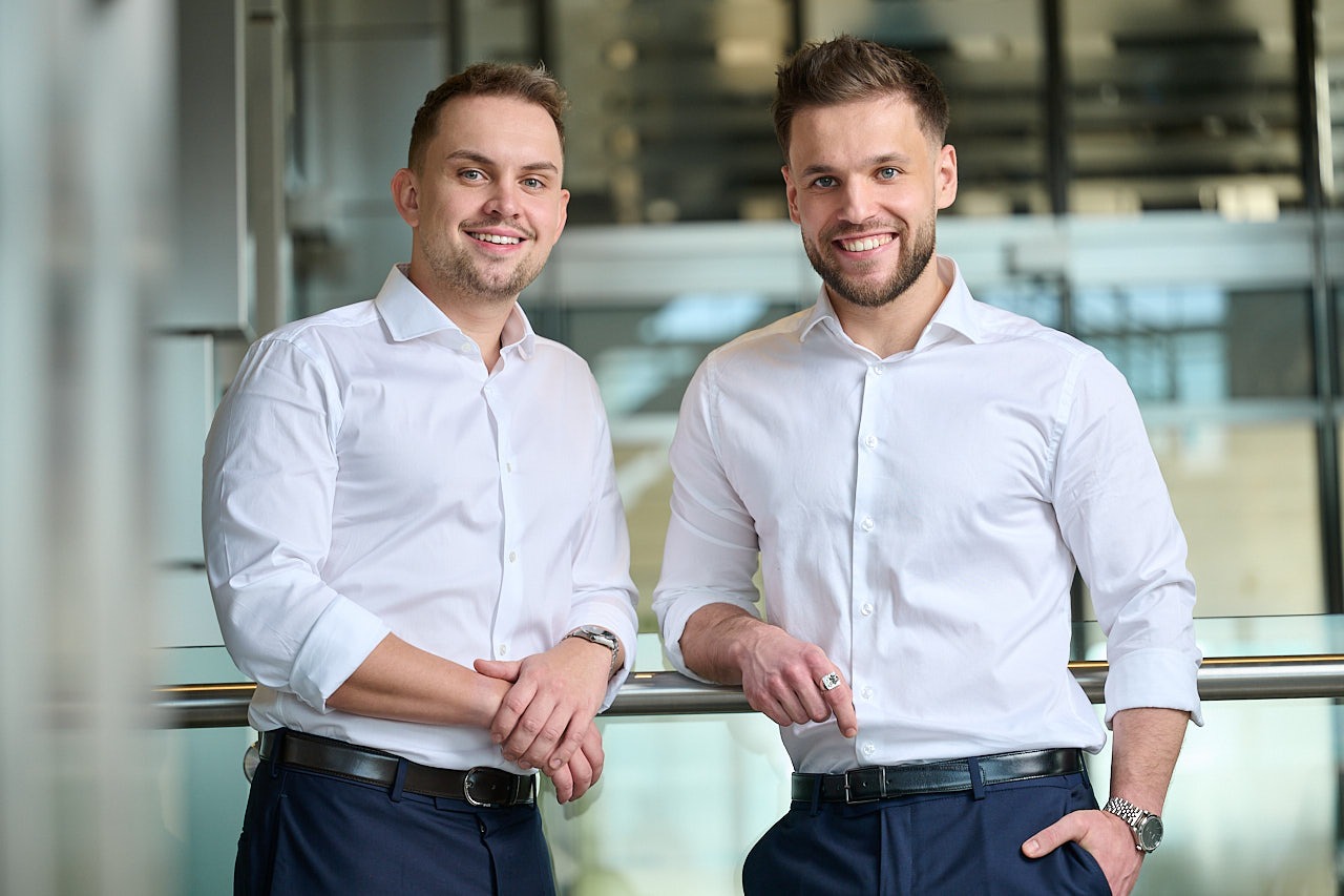 Filip Szczepanik und Jakub Karyś im Finale des EY Unternehmer des Jahres Wettbewerbs